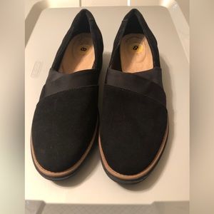 New pair of women’s Clark’s Ultimate comfort shoes size 8